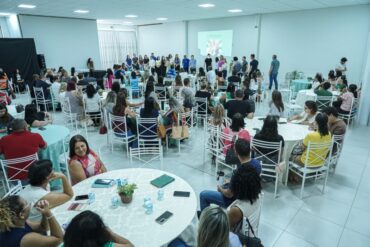 Secretaria de Educação recepciona equipes gestoras da rede municipal em momento de confraternização nesta segunda (19)