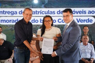 Sonho de 25 anos se torna realidade: Prefeitura entrega primeiras 78 matrículas de imóveis no Bairro Colina Verde
