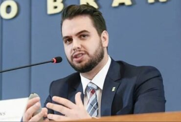 PF prende Filipe Martins, ex-assessor de Bolsonaro, a pedido de Moraes