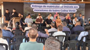 Após décadas de espera, famílias do Colina Verde recebem títulos de propriedade