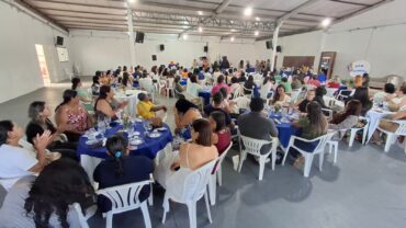Rede municipal inicia ano letivo com acolhidas descentralizadas e foco na troca de experiências