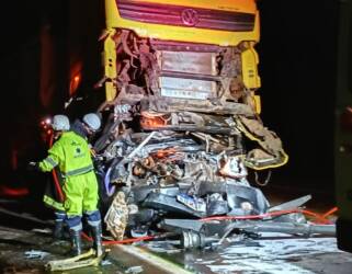 Engavetamento na BR-364 em Jangada deixa um morto e interdita rodovia durante a madrugada