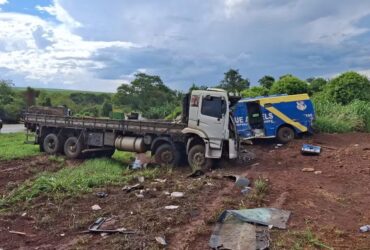 Acidente entre carro-forte e caminhões causa morte no interior de SP