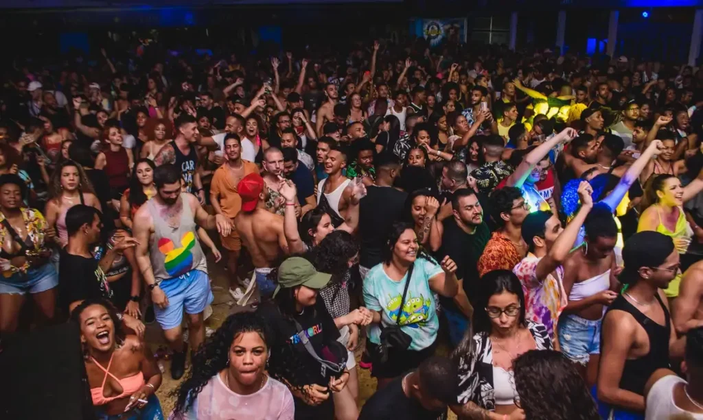 Carnaval LGBTQIA+ no Rio destaca diversidade e inclusão nas ruas