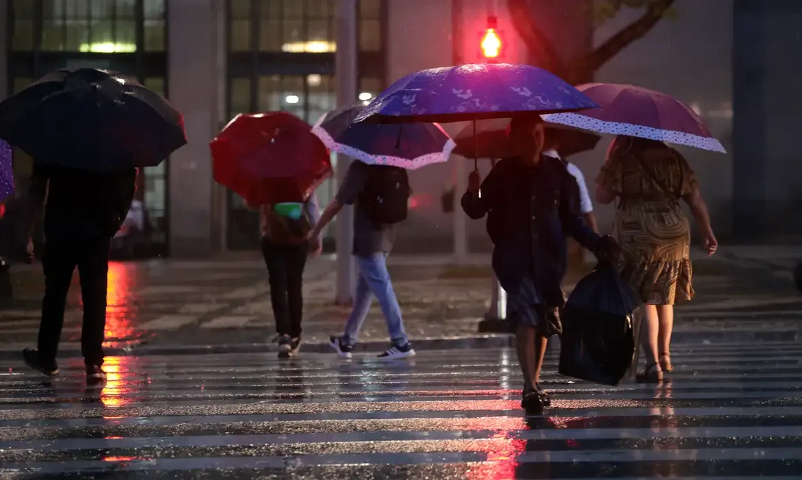 Chuvas intensas elevam alerta da Defesa Civil em São Paulo