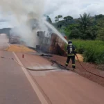 Bombeiros controlam incêndio em carreta na BR-163 em Guarantã do Norte
