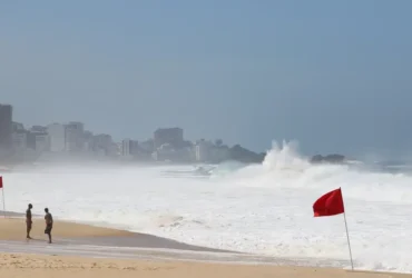 Ressaca provoca novo alerta para praias do Rio neste fim de semana