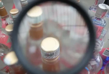 Metanol leva polícia a prender dois por falsificação de bebidas em SP