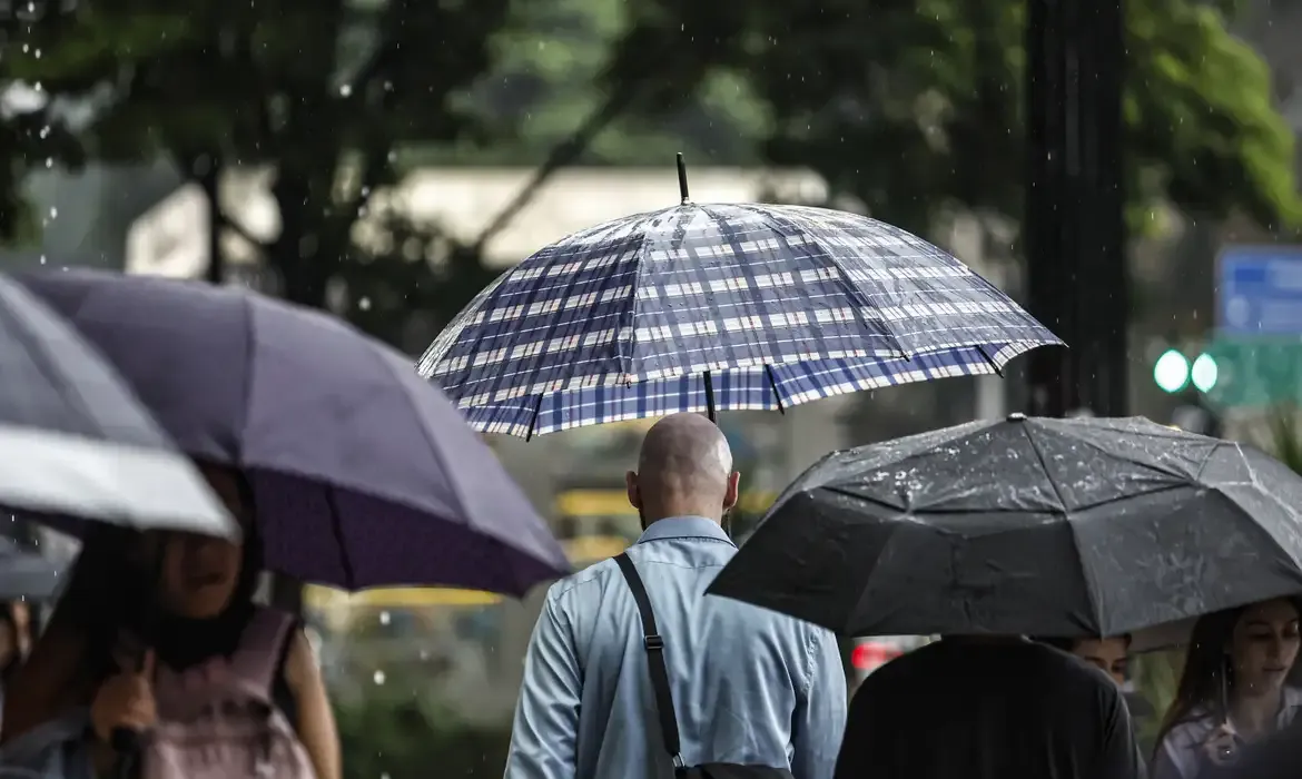 Tempestades seguem ameaçando estados do Sul e Sudeste após ciclone