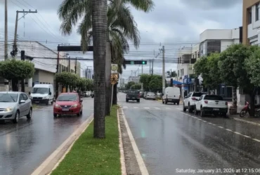 O sábado em Lucas do Rio Verde começa nublado, com alta umidade e chuva ao longo do dia.