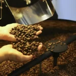 Exportação de café do Brasil recua em 2025, mas receita alcança recorde histórico