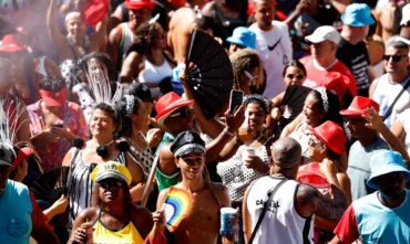 Blackface no carnaval reacende debate sobre racismo em fantasias