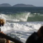 Ressaca mantém alerta ativo nas praias do Rio de Janeiro