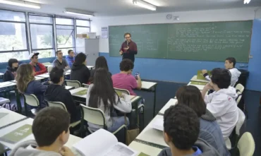 Magistério tem piso reajustado em 5,4% e valor chega a R$ 5,1 mil