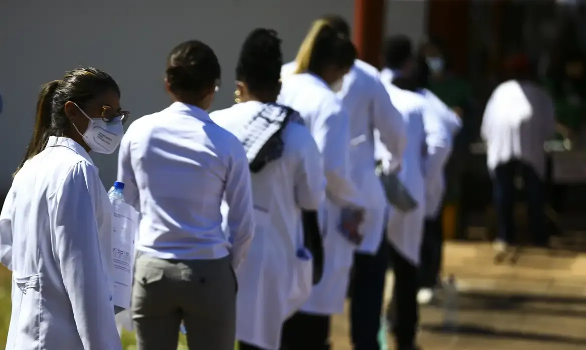 Enamed aponta falhas e impõe medidas a cursos de medicina com baixo desempenho