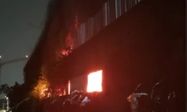 Um incêndio mobilizou o Corpo de Bombeiros Militar na noite dessa quinta-feira (22/1) em um motel em Belo Horizonte (MG).