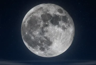 Lua Cheia iluminando o céu noturno