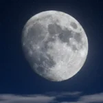 Qual a fase da Lua hoje? Sábado, 31 de janeiro de 2026, Lua Crescente ilumina o céu noturno