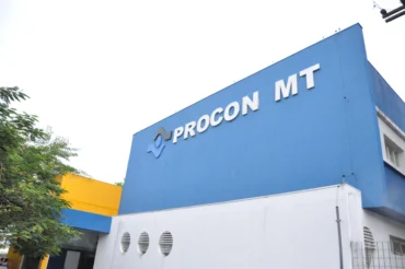 Procon Várzea Grande fiscaliza listas escolares em operação Volta às Aulas