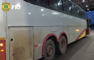 Ônibus irregular com 42 passageiros é apreendido enquanto viajava para Sorriso