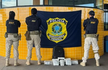 PRF apreende mais de 19 kg de drogas em ônibus na BR-070