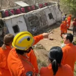 Capotamento de ônibus com romeiros causa 15 mortes em Alagoas