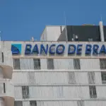 Justiça bloqueia ações do BRB para garantir ressarcimento em investigação sobre o Master