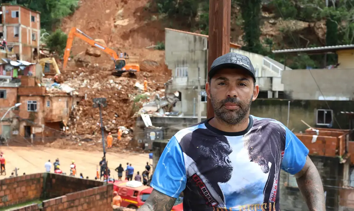 Deslizamento expõe medo de moradores e cobrança por moradia digna em Juiz de Fora