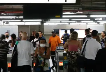 Metrô terá funcionamento ininterrupto durante o carnaval em São Paulo