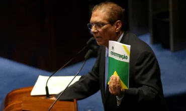 Senador Jader Barbalho é internado em Belém por desidratação