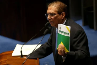 Senador Jader Barbalho é internado em Belém por desidratação