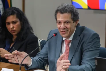 Haddad cobra do Congresso solução para supersalários no serviço público