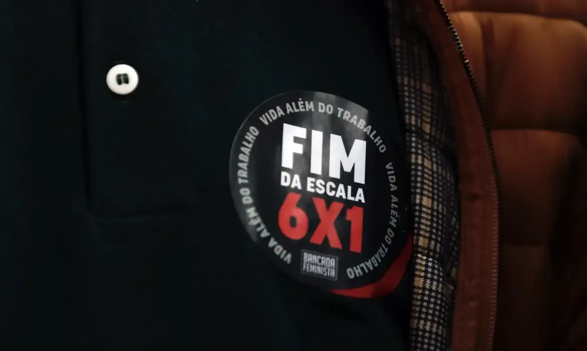 Escala6x1 tem apoio de 73% dos brasileiros, aponta pesquisa nacional