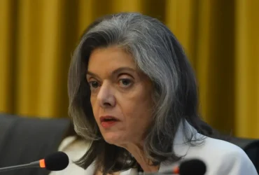 Cármen Lúcia vota contra gratificação a inativos do INSS