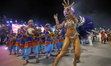 Carnaval de São Paulo encerra desfiles com religiosidade e homenagens culturais