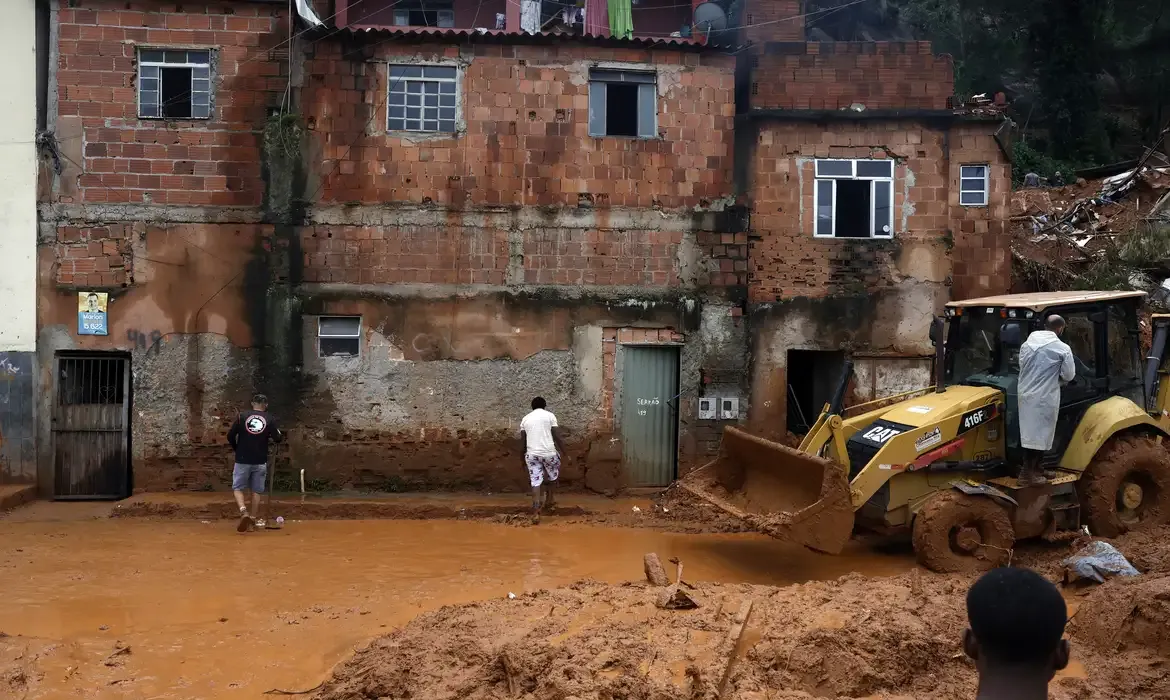 Chuvas provocam alerta de grande perigo em Minas Gerais