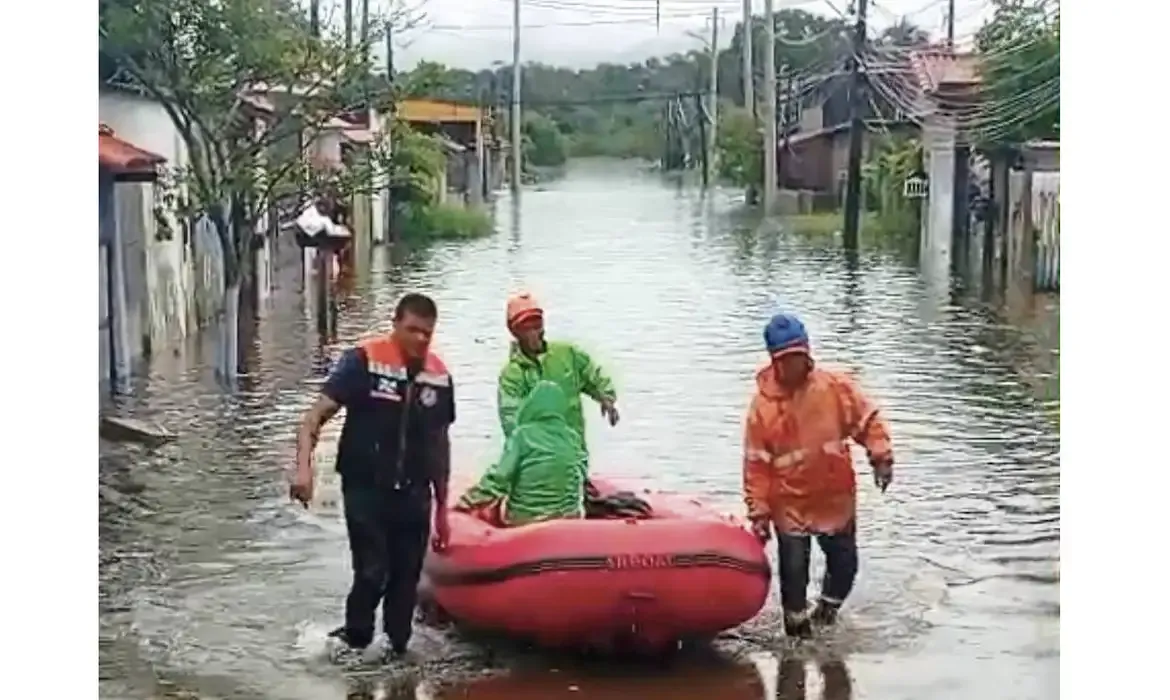 Chuvas colocam litoral de São Paulo em alerta de grande perigo