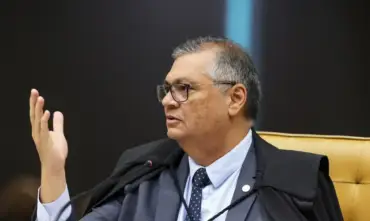 Anistia é contestada por Dino em voto sobre crimes permanentes no STF