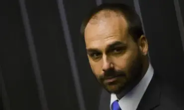 Moraes Notifica Eduardo Bolsonaro para Defesa em Ação Penal