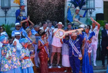 Carnaval começa oficialmente com entrega da chave da cidade no Rio