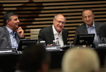 Jornada menor é tendência global, afirma Alckmin em evento na Fiesp