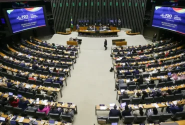 Fachin defende independência dos Poderes em discurso no Congresso