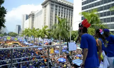 Carnaval reúne 462 blocos no Rio neste domingo
