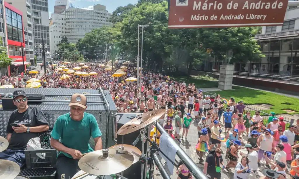 Carnaval anima o centro de São Paulo com axé e blocos tradicionais
