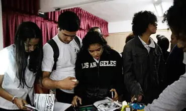 HQs ganham espaço como ferramenta para o debate racial nas escolas