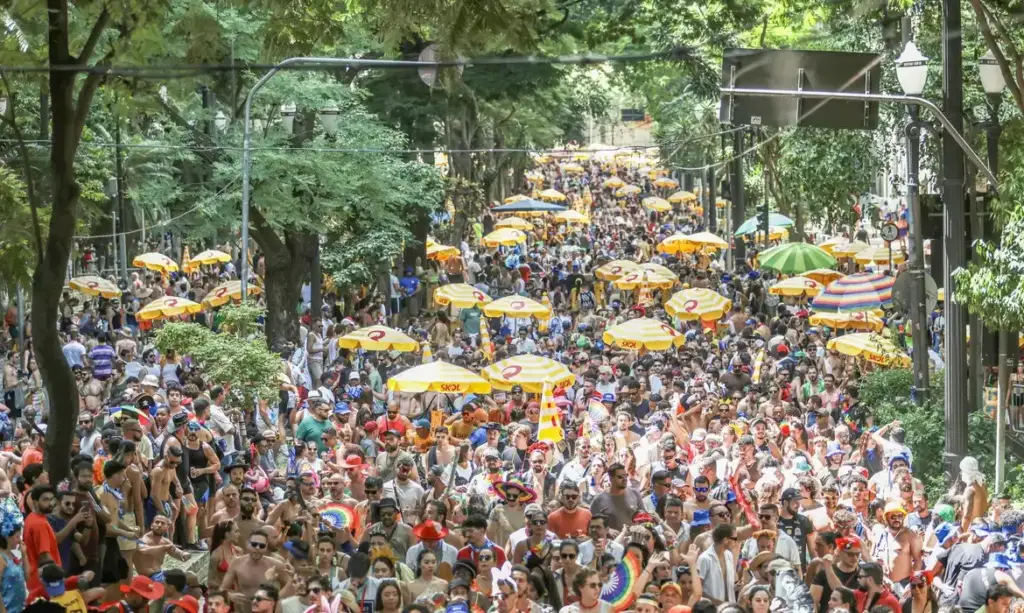 Carnaval em São Paulo segue com mais de 100 blocos no pós-folia
