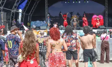 Carnaval do Bloco do Amor reúne multidão e reforça respeito à diversidade no DF