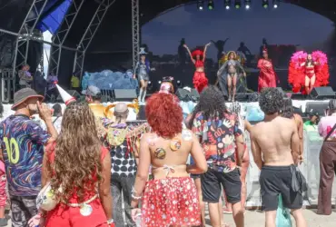 Carnaval do Bloco do Amor reúne multidão e reforça respeito à diversidade no DF