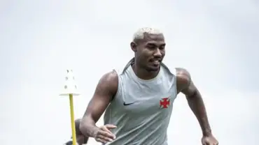 ogador Cuiabano do Vasco em treinamento de transição física antes do clássico.