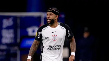 Memphis Depay abre o jogo sobre renovação com o Corinthians em conversa com Romário
